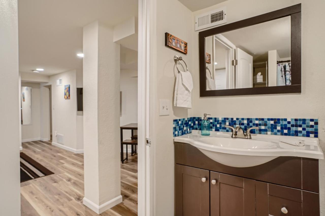 לייקווד Sloans Lake Getaway - Basement Apartment Near Broncos And Downtown Denver מראה חיצוני תמונה